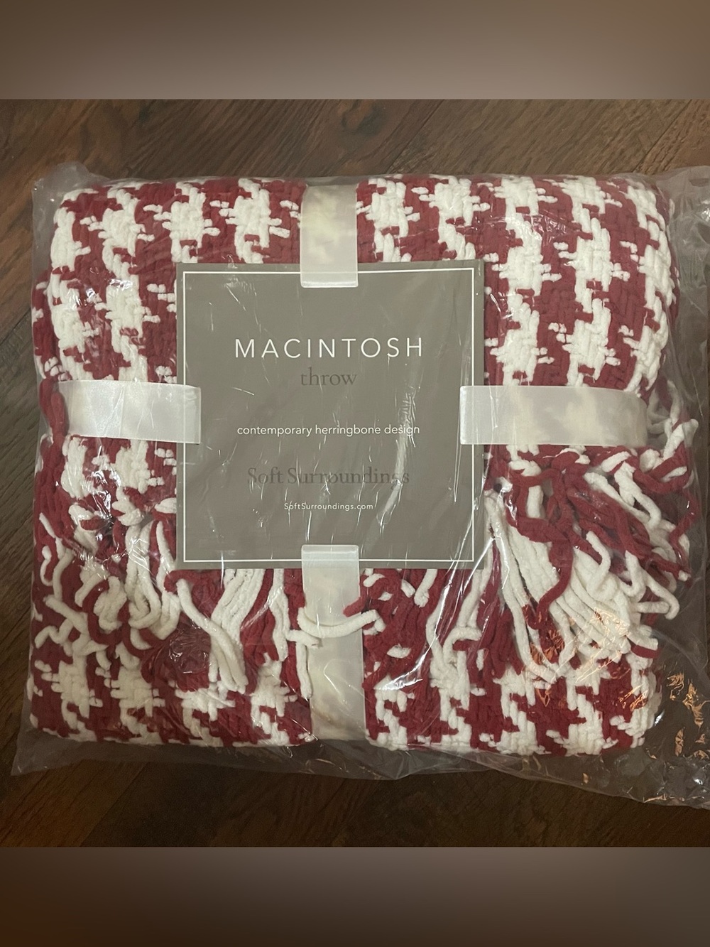 MACINTOSH Knitted Throw Blanket Herringbone Pattern Red & White 50" x 70" NIP